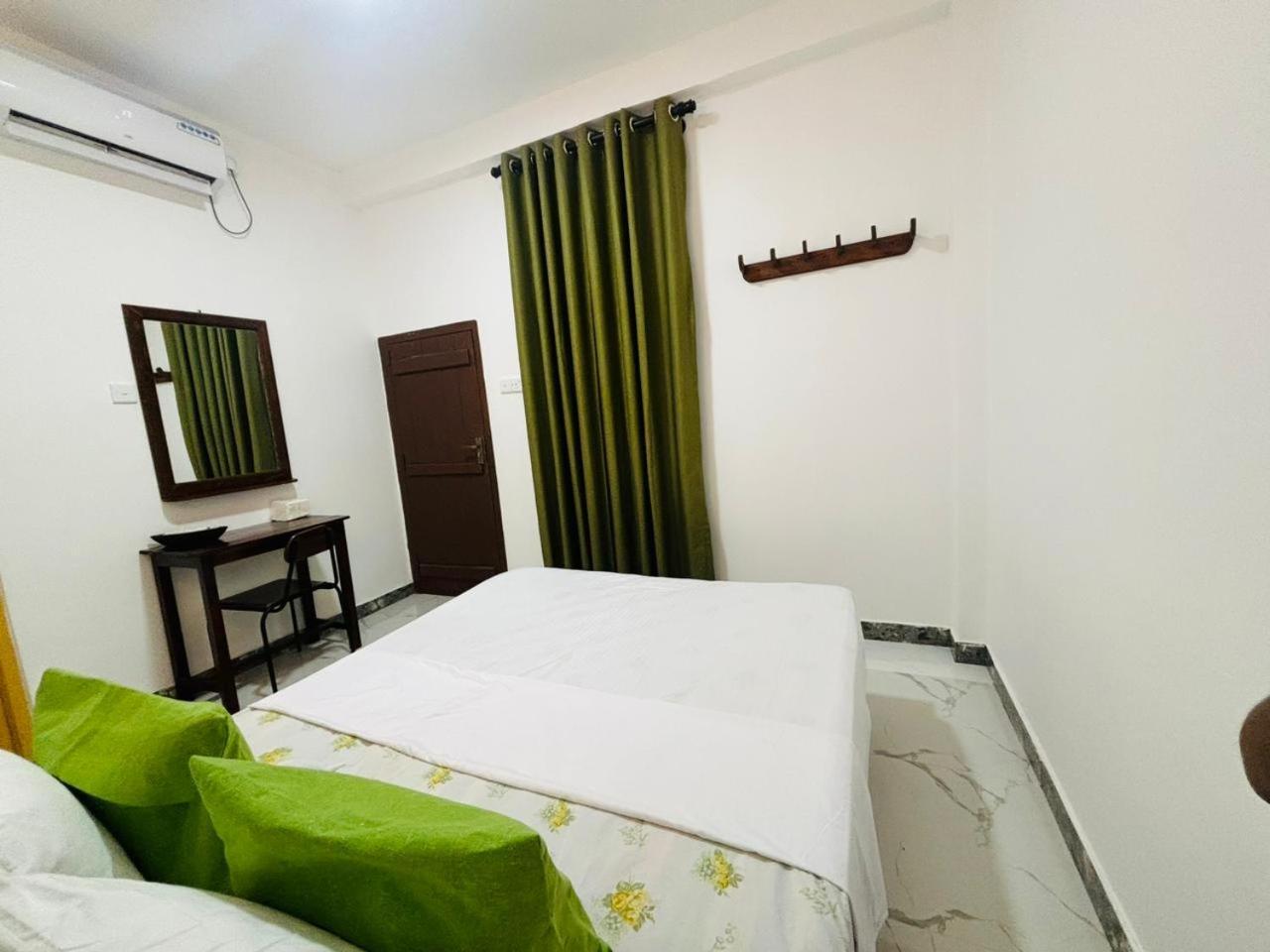 Jaya Villa - Near Airport Negombo Esterno foto