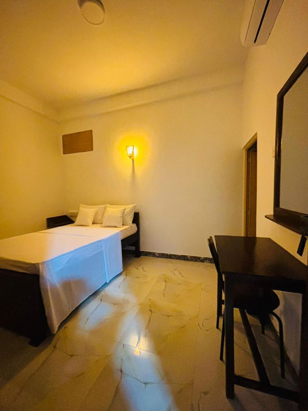 Jaya Villa - Near Airport Negombo Esterno foto