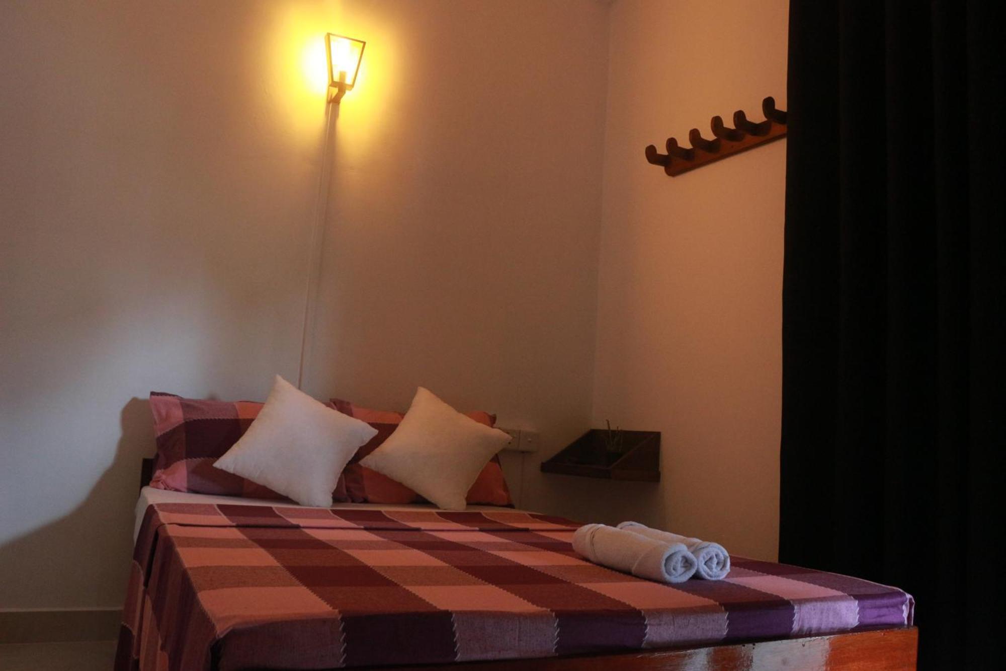 Jaya Villa - Near Airport Negombo Esterno foto