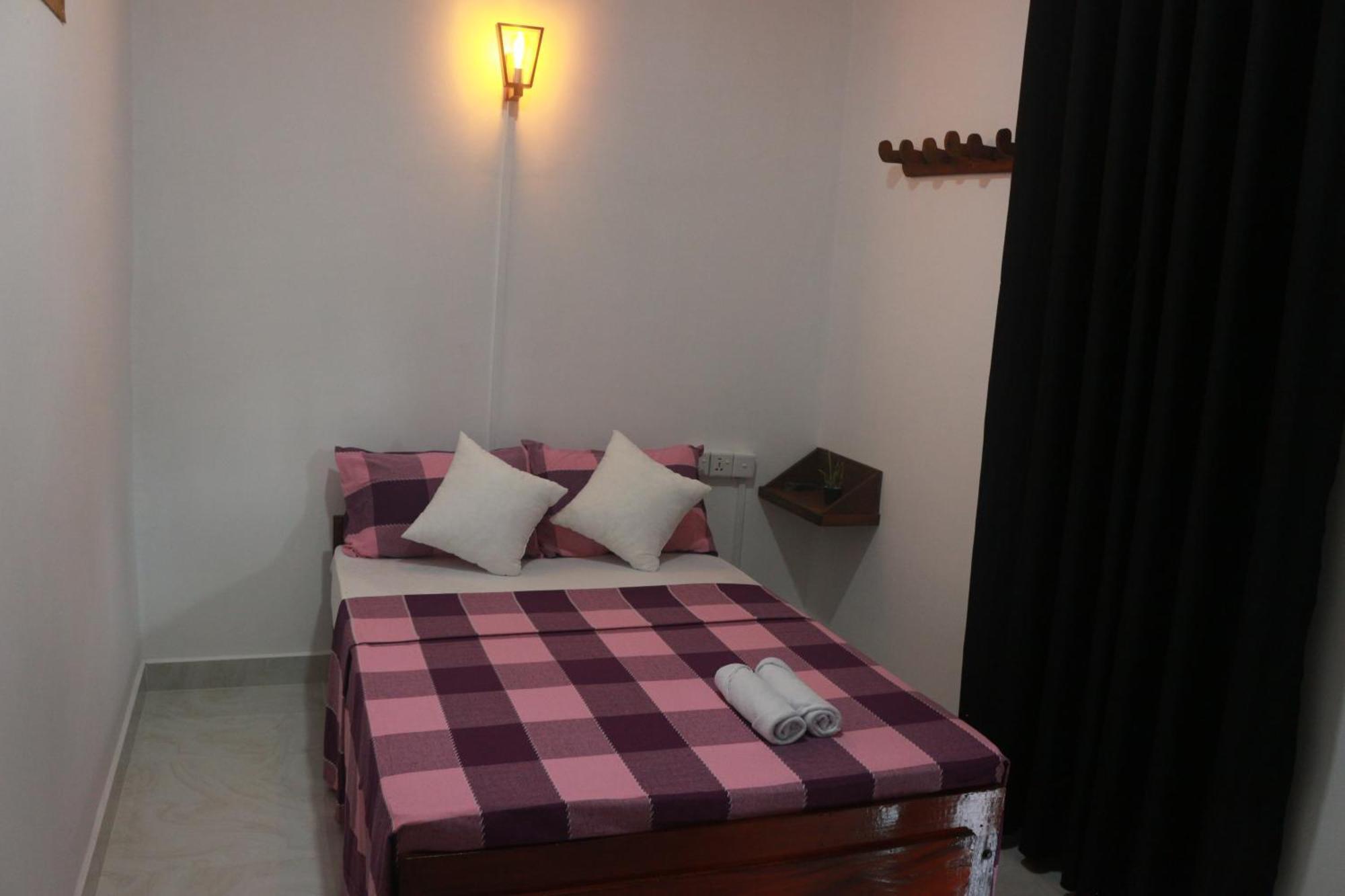 Jaya Villa - Near Airport Negombo Esterno foto