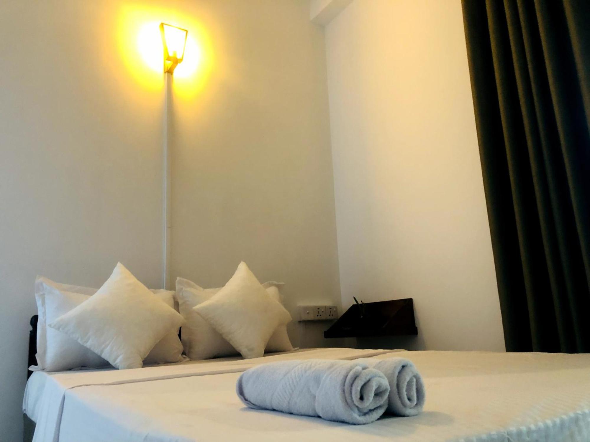 Jaya Villa - Near Airport Negombo Esterno foto